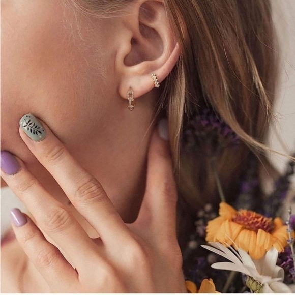 Gold 14k Gold Plated Chain Link Hoop Earrings - Picture 4 of 4